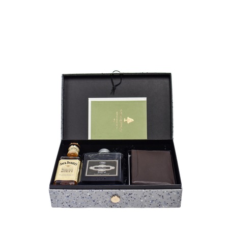 Pachet cadou pentru barbati cu whiskey, portofel din piele si ulei de dus